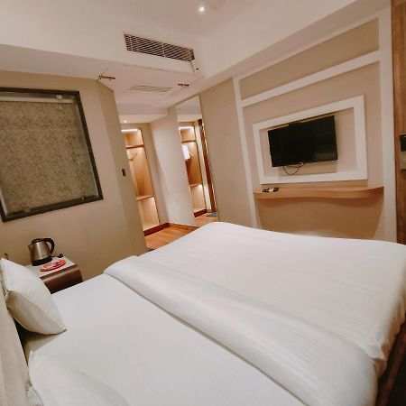 Aura Rooms Dehradun Buitenkant foto