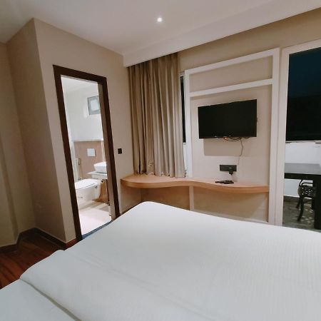 Aura Rooms Dehradun Buitenkant foto