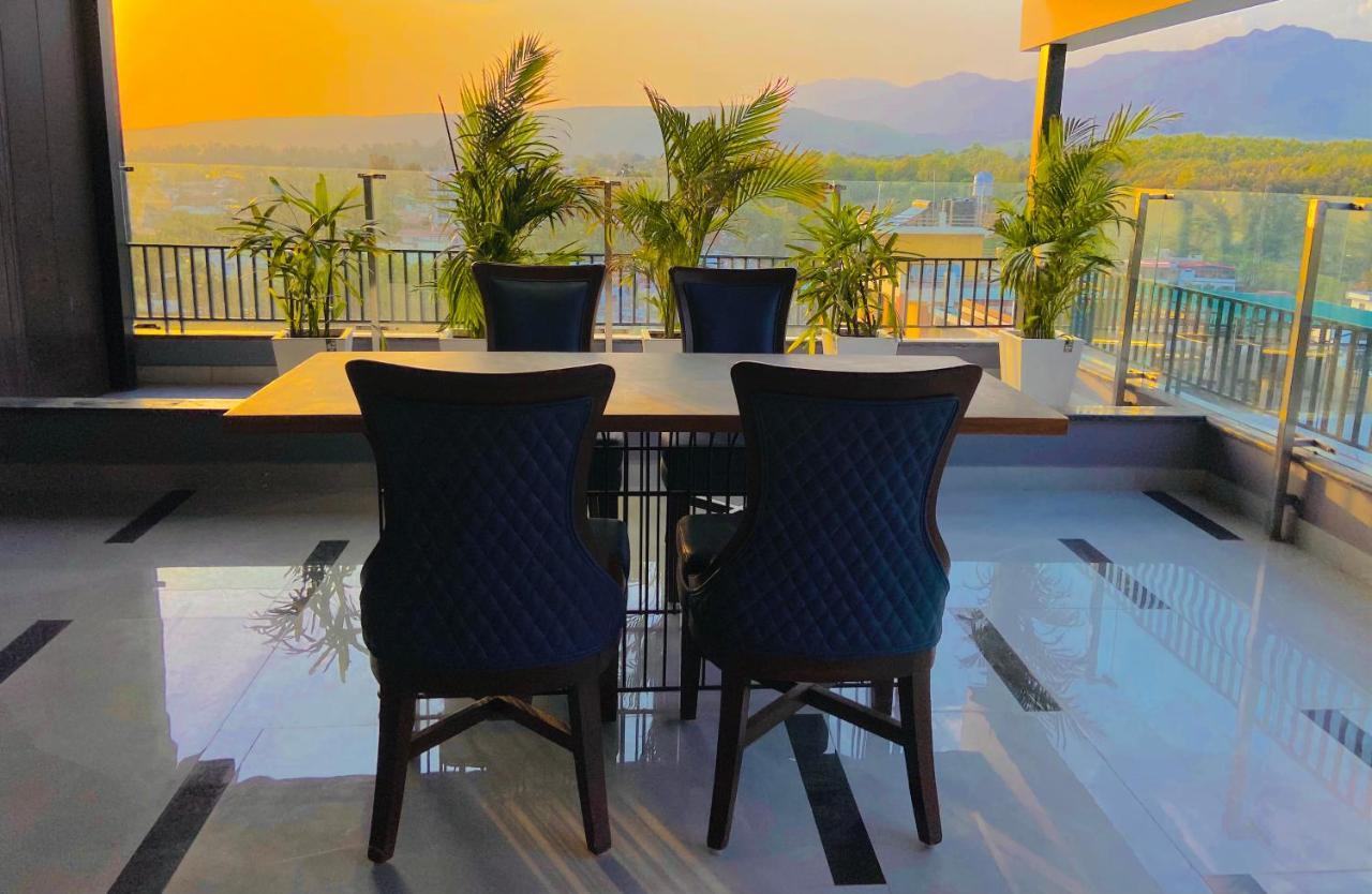 Aura Rooms Dehradun Buitenkant foto