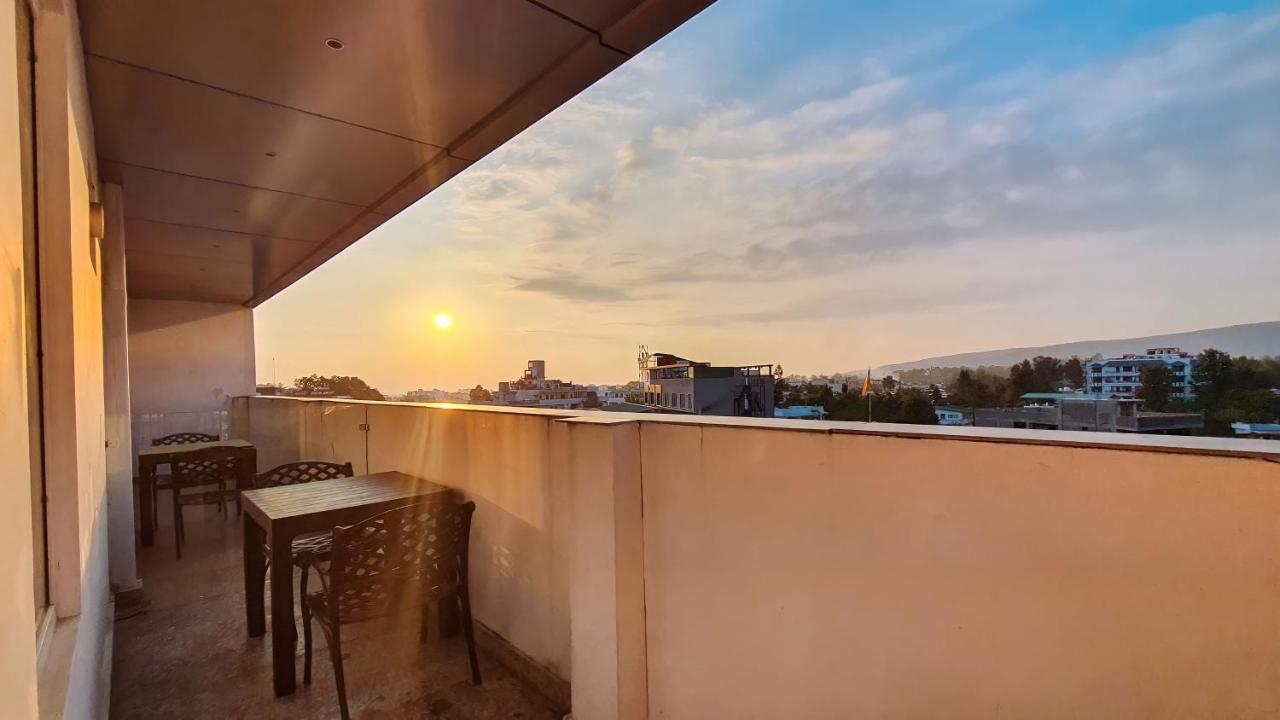 Aura Rooms Dehradun Buitenkant foto