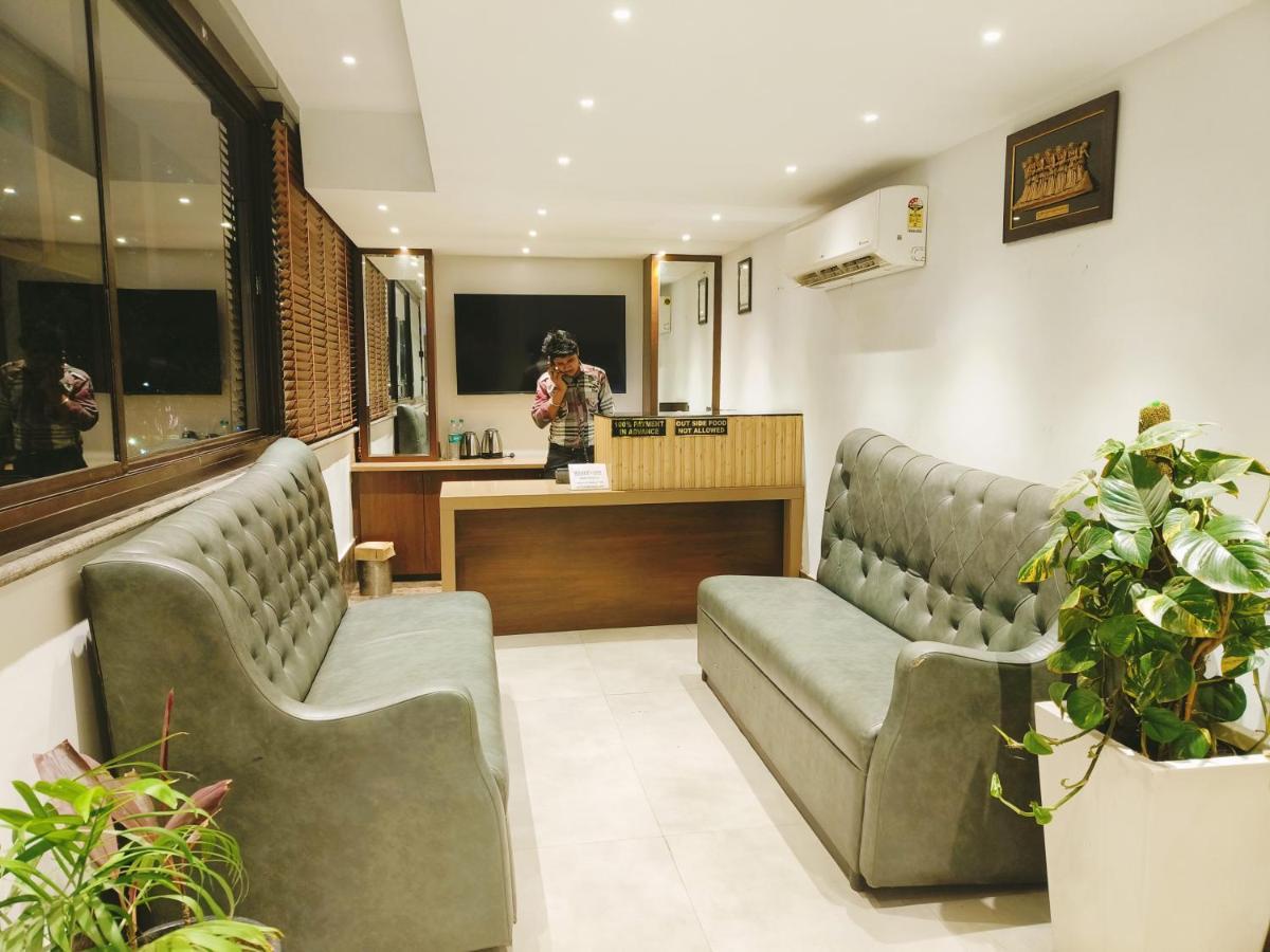 Aura Rooms Dehradun Buitenkant foto