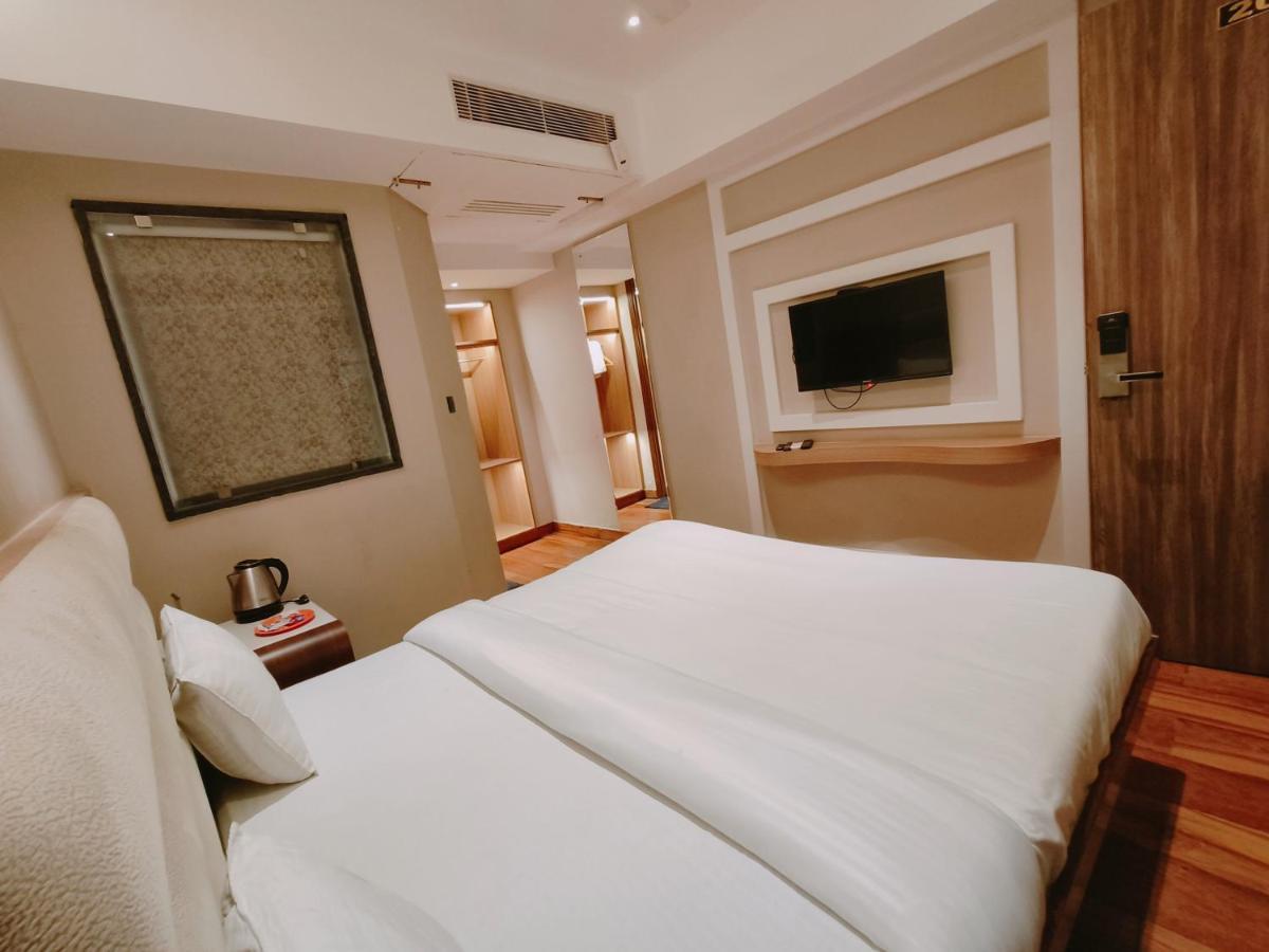 Aura Rooms Dehradun Buitenkant foto